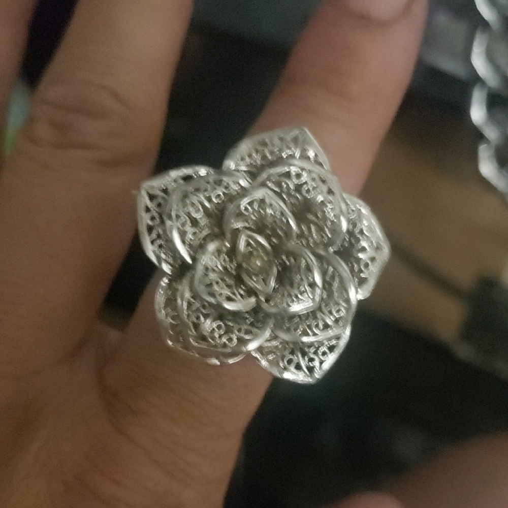 Elegant Silver Floral Ring